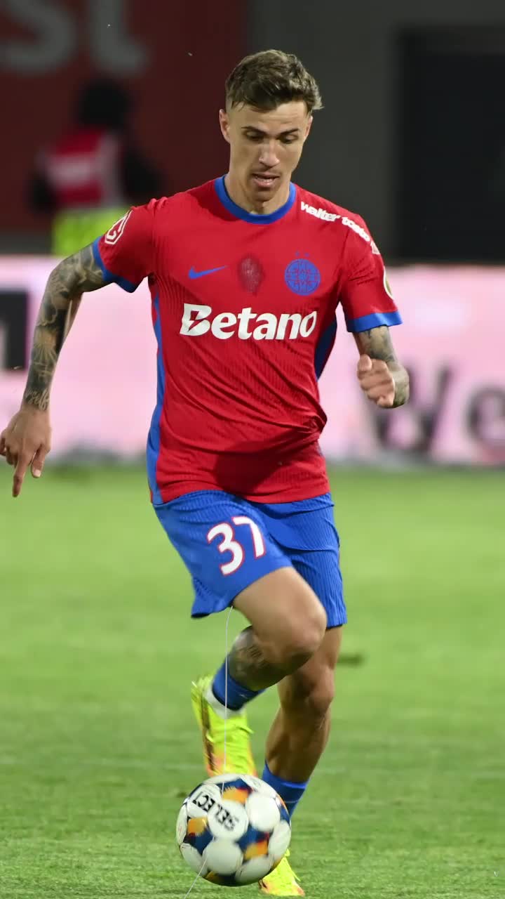 Octavian Popescu își schimbă numărul   Atacantul lui FCSB preia un    tricou legendar  » Cine l-a mai purtat în trecut