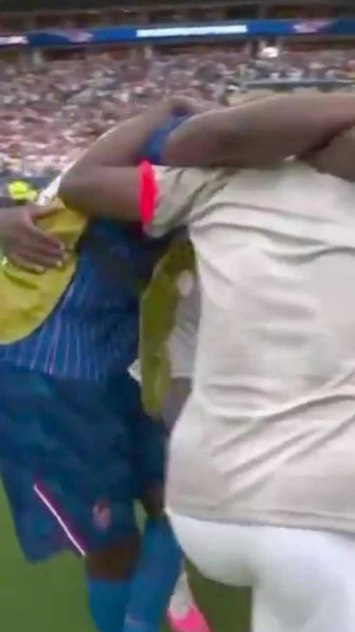 Moment superb la Miami    VIDEO:     Gestul făcut de jucătorii Franței și ai Angliei,  după fluierul final al luptei pentru bronz