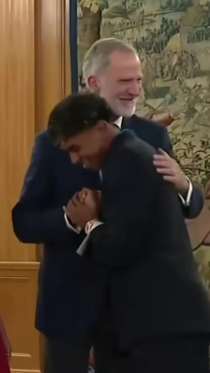 A încălcat protocolul pentru Lamine Yamal!    FOTO:     Gestul făcut de Regele Felipe al VI-lea  la Palatul Zarzuela a stârnit comentarii