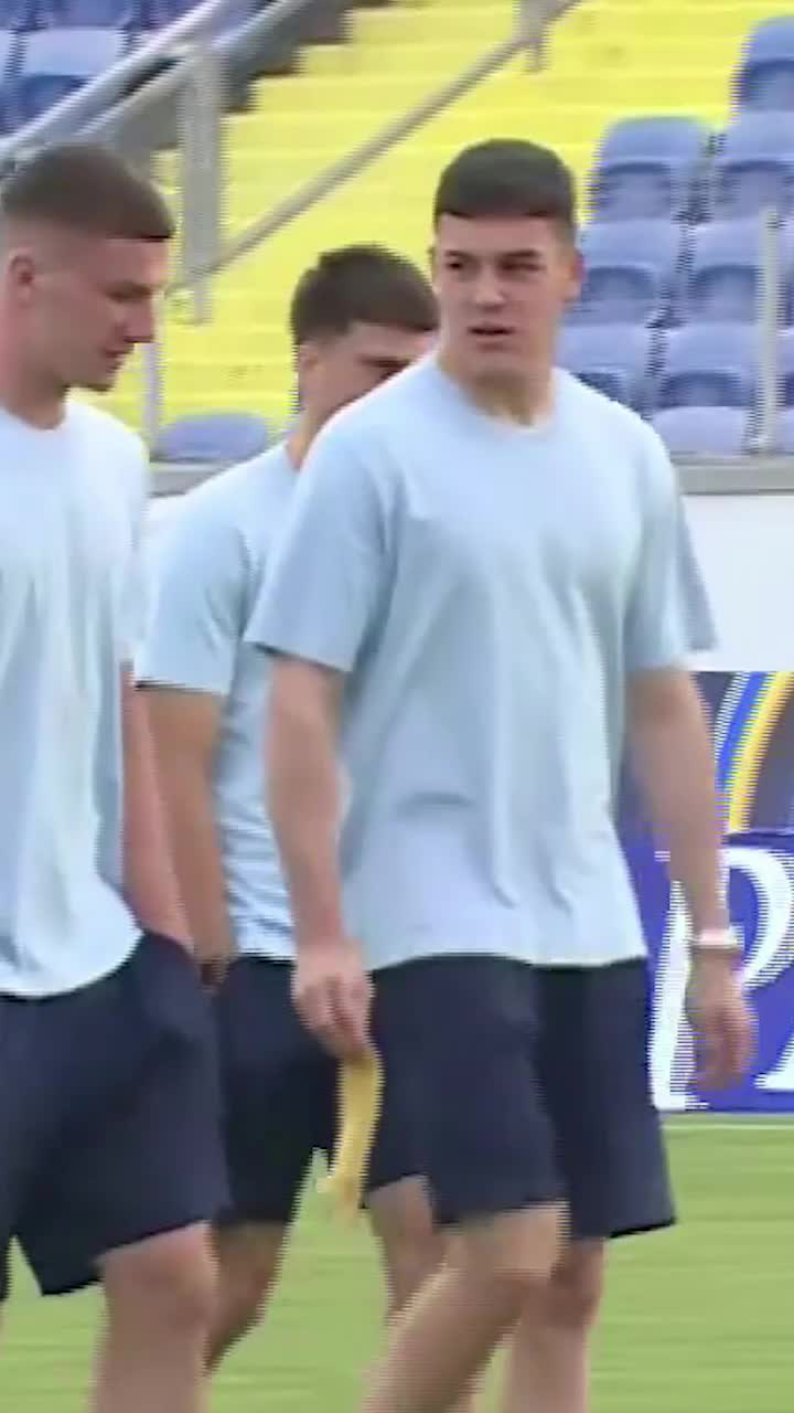 „Niște băieți în pijama”     FOTO  MM Stoica a răbufnit când a văzut echipamentele de prezentare de la Levski - U Craiova: „Ăștia sunt fotbaliști?”