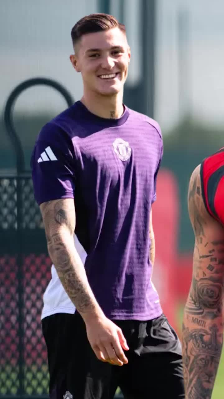 Ce transformare!     FOTO:  Atacantul lui Manchester United   i-a impresionat pe fani  cu fizicul său: „Premier League, pregătește-te!”
