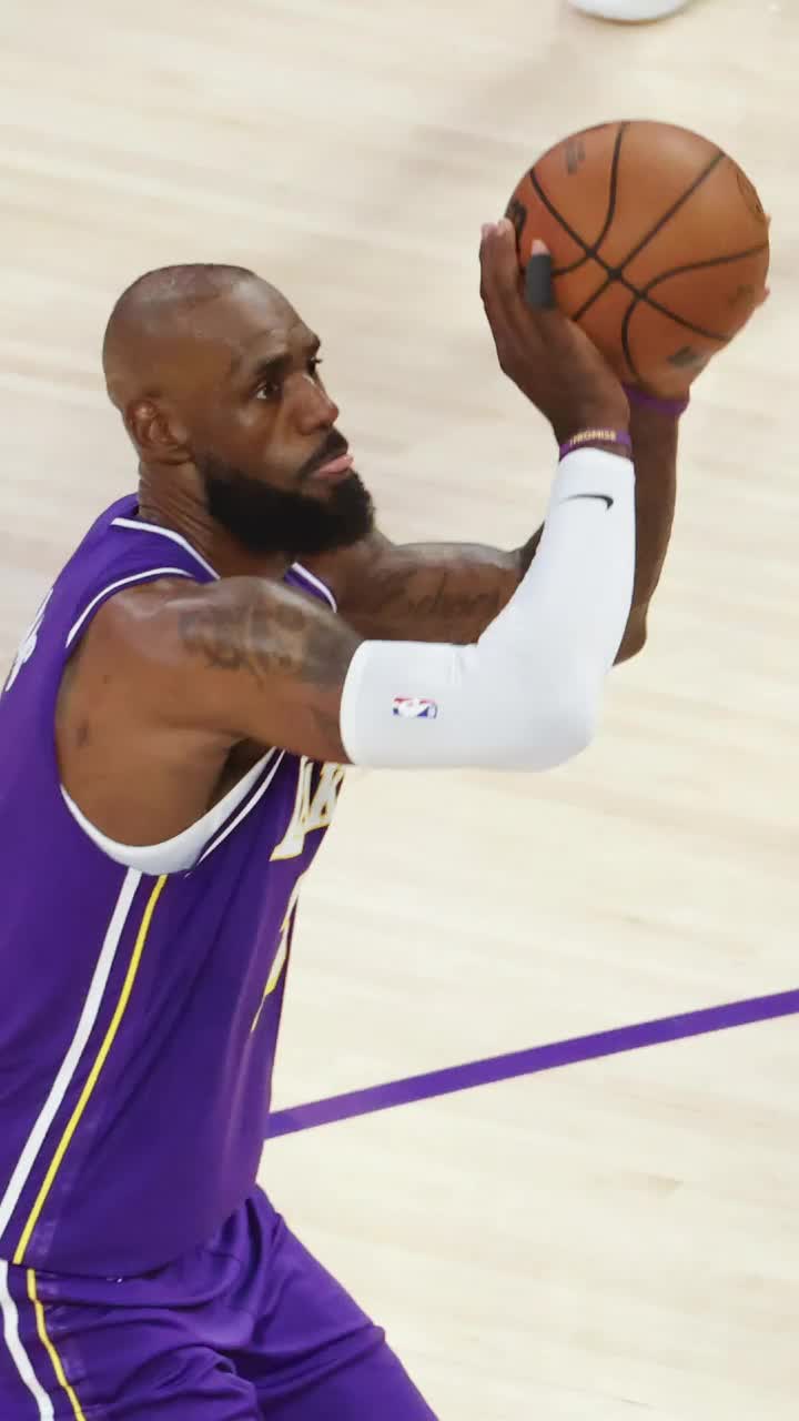LeBron James, mutare-șoc  Pentru cine a ales să joace în NBA   superstarul de 41 de ani.  Renunță la peste 90% din salariu!