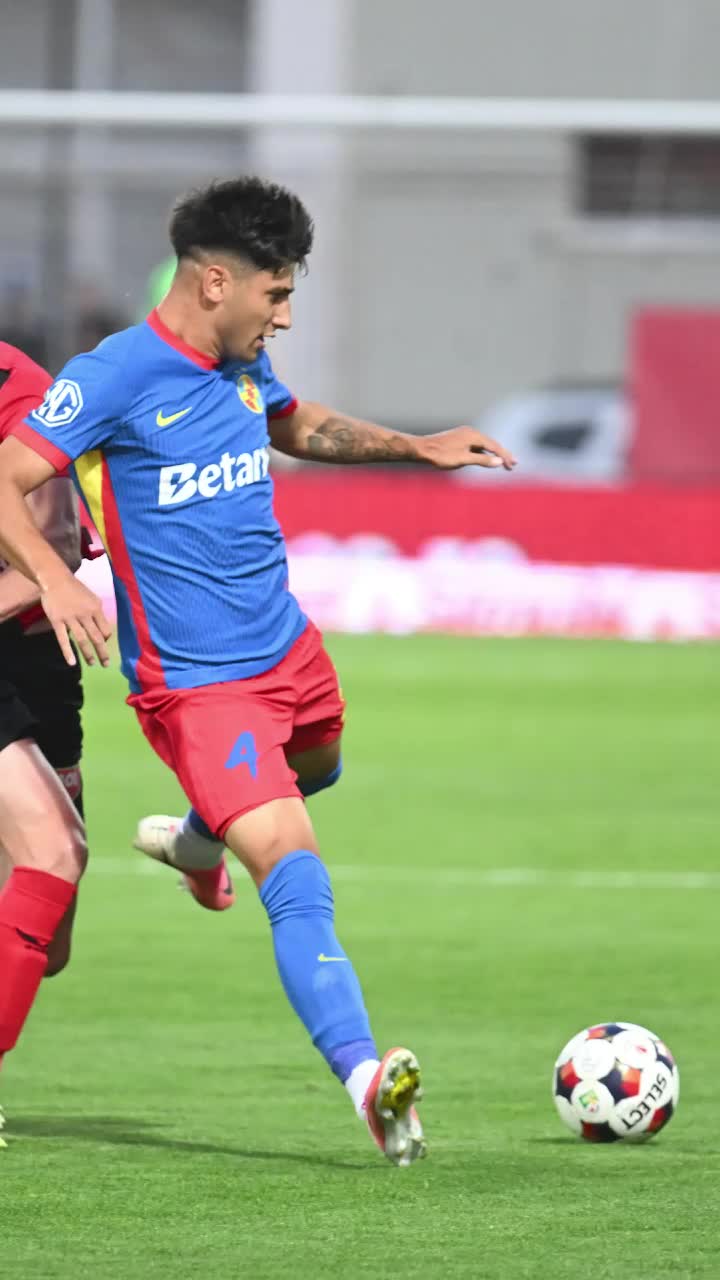 LIVE    Csikszereda - FCSB  se joacă ACUM, în etapa #2 » Roș-albaștrii conduc pe tabelă