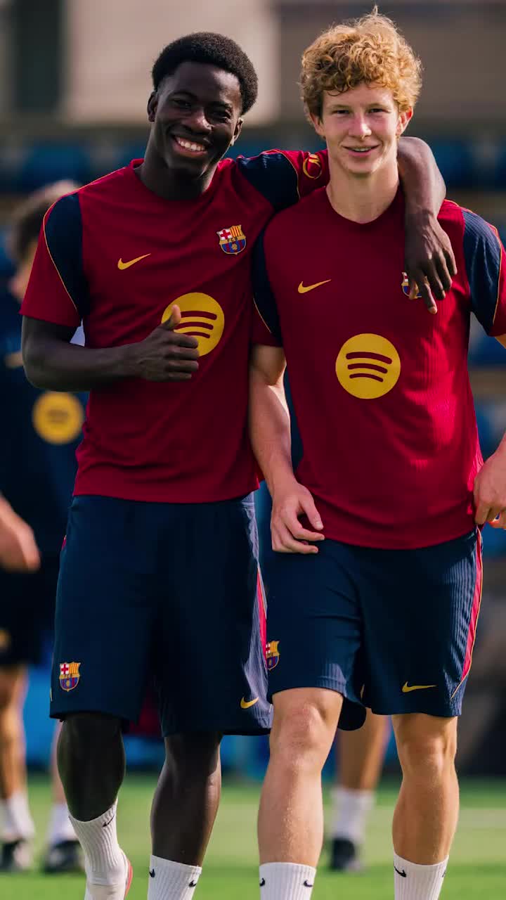 Flick testează La Masia   Antrenorul Barcelonei a luat   17 tineri jucători  în stagiul de pregătire! Cine sunt și ce calități au