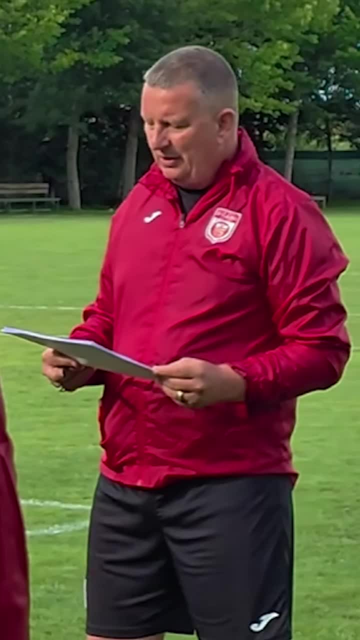 Trasee și automatisme cu Ionuț Chirilă  Antrenorul lui CS Dinamo, nemilos: „Talentat este copilul căruia nu-i spui de două ori același lucru.   Unora v-am spus de 4 ori”