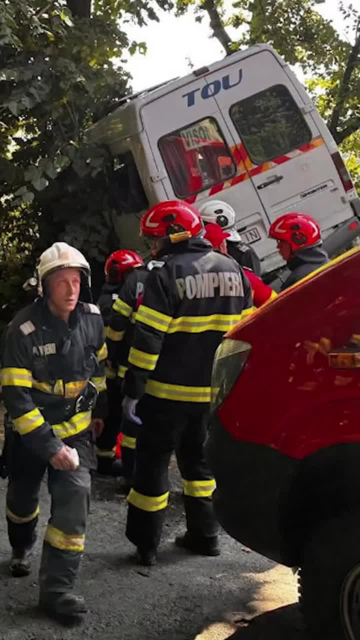 Al cui este &bdquo;microbuzul groazei&rdquo; Firma de la care a &icirc;nchiriat Dinamo 2 aparține unui &bdquo;rege&rdquo; al transportului public, mufat la Primărie