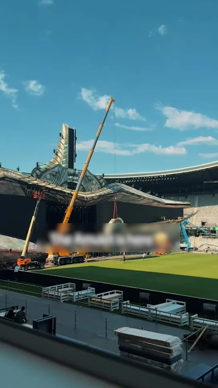 Scenă uriașă pe Cluj Arena   FOTO.  Primele imagini cu  construcția mamut!  A fost adusă cu peste de 200 de camioane