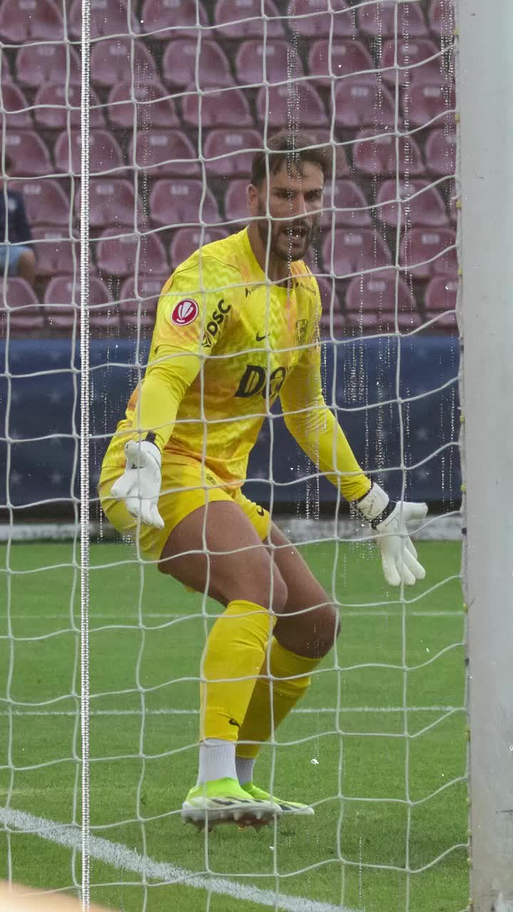 Umilit la debut  Portarul celor de la CFR Cluj,  schimbat la pauza meciului  cu Tromso