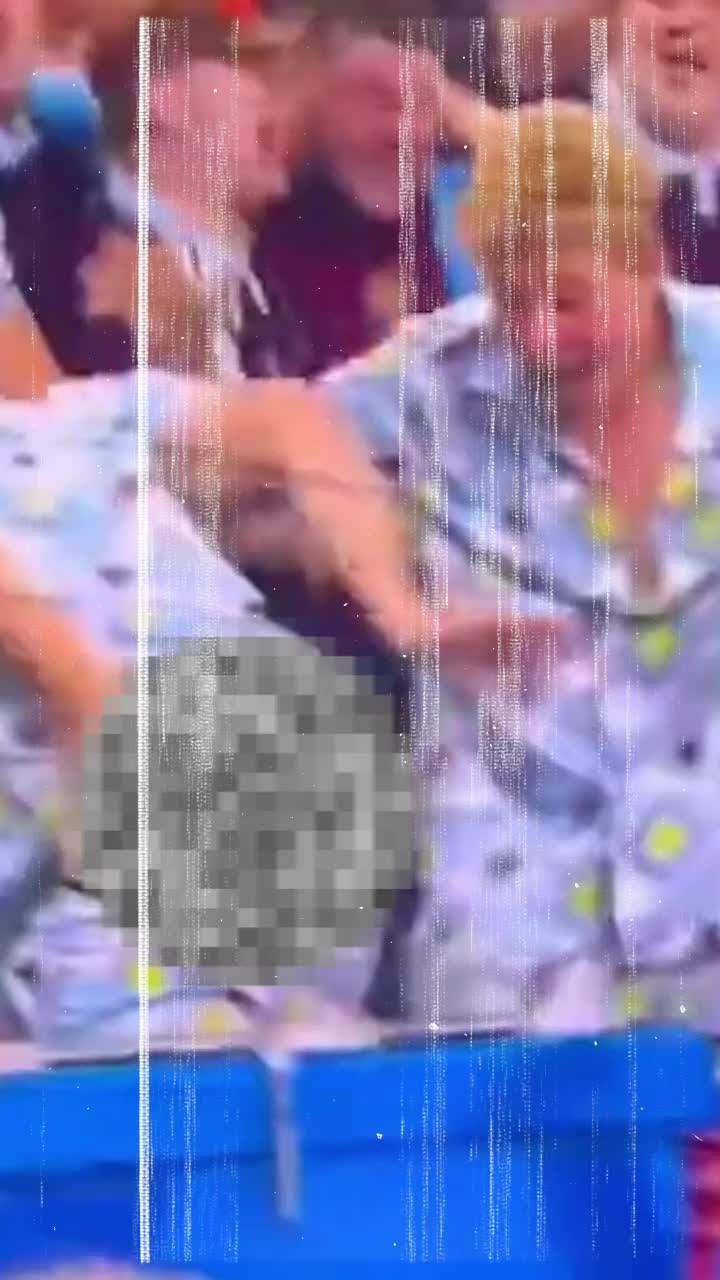 Scene obscene la Supercupă    FOTO.  Un fan  a renunțat la inhibiții  după golul favoriților. Imaginile necenzurate s-au văzut la TV!
