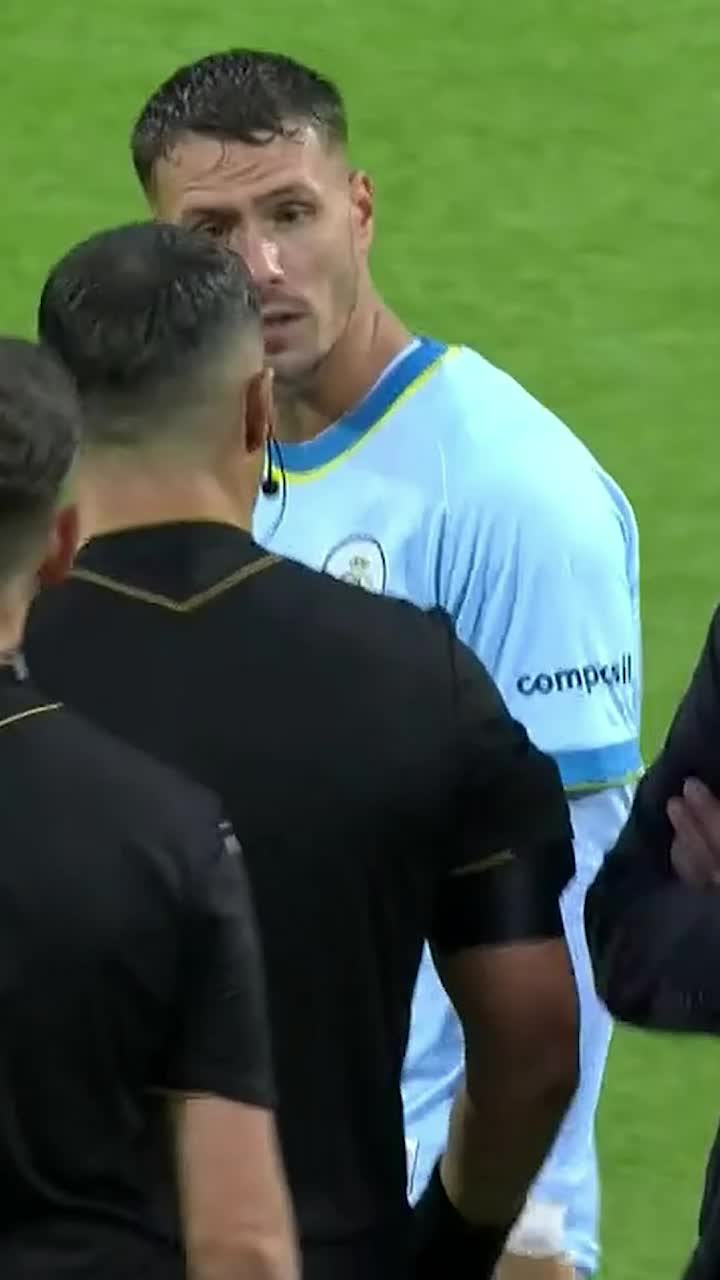 Kovacs, bruscat! FOTO. Patronul lui Olaru&nbsp;s-a răzbunat pe arbitru după incidentele din Ligă. Belgienii, acuzații grave la adresa rom&acirc;nului