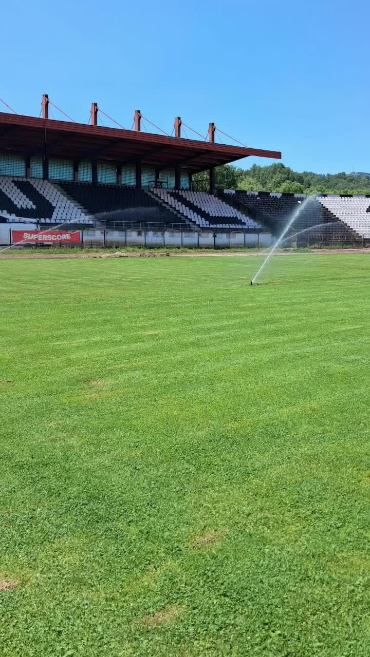 Cum arată viitoarea casă a Corvinului   FOTO.  Se lucrează intens la stadionul din Petroșani.  Când va găzdui primul meci  și câți bani s-au băgat în renovări