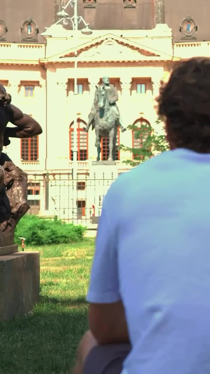 Verreth a explorat Bucureștiul   VIDEO + FOTO.  Noul jucător al lui Dinamo  a testat celebrii mici  de la Terasa Obor. Cum a reacționat