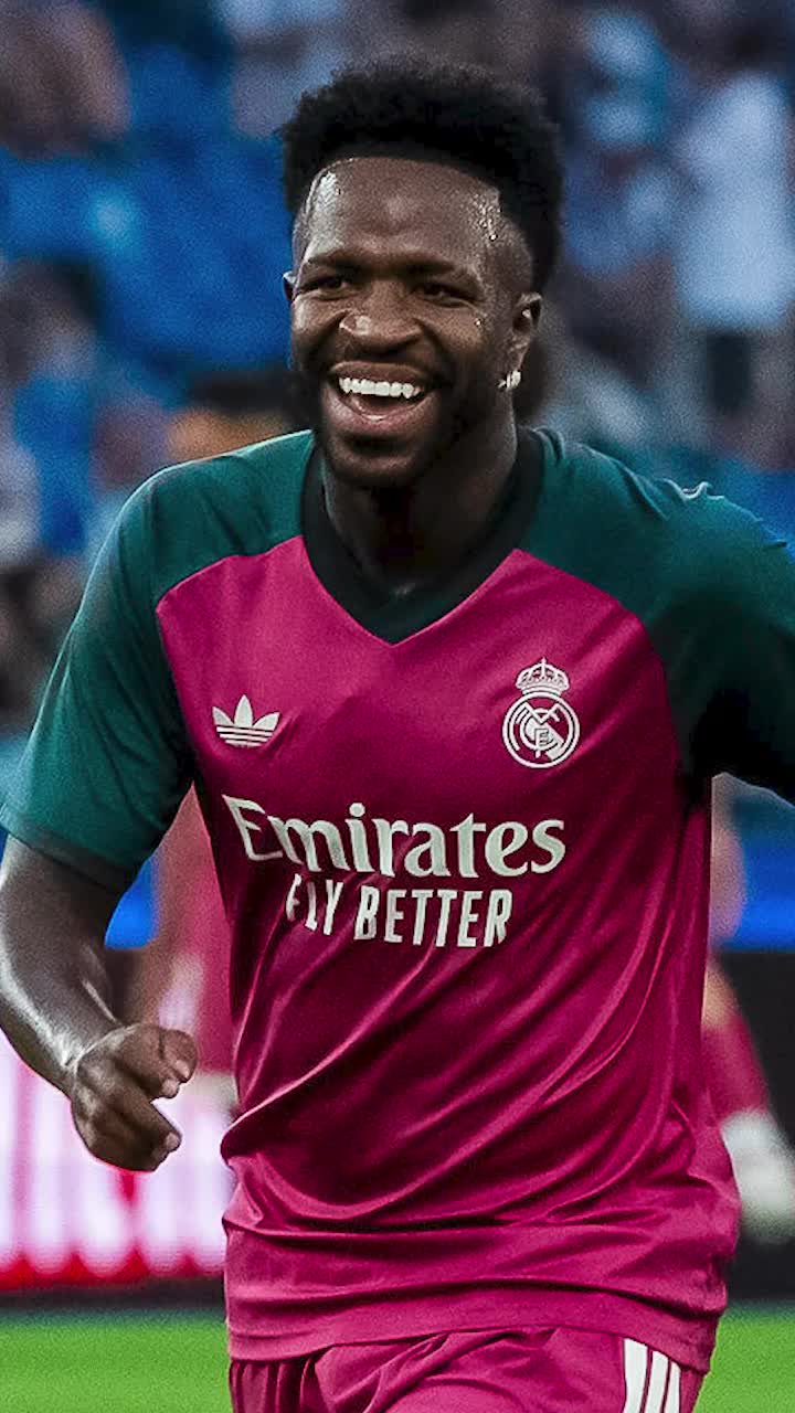 Vinicius, pe teren cu noul look   FOTO.  Starul lui  Real Madrid  a revenit pe gazon după intervenția estetică la bărbie. Cum arată
