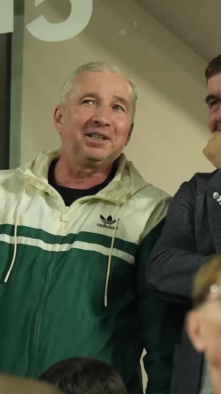 Ce nu s-a văzut la TV   FOTO.  Oaspeți de seamă la  Rapid - Dinamo:  două legende, un fost acționar din Giulești și o ironie dură vizavi de noua siglă