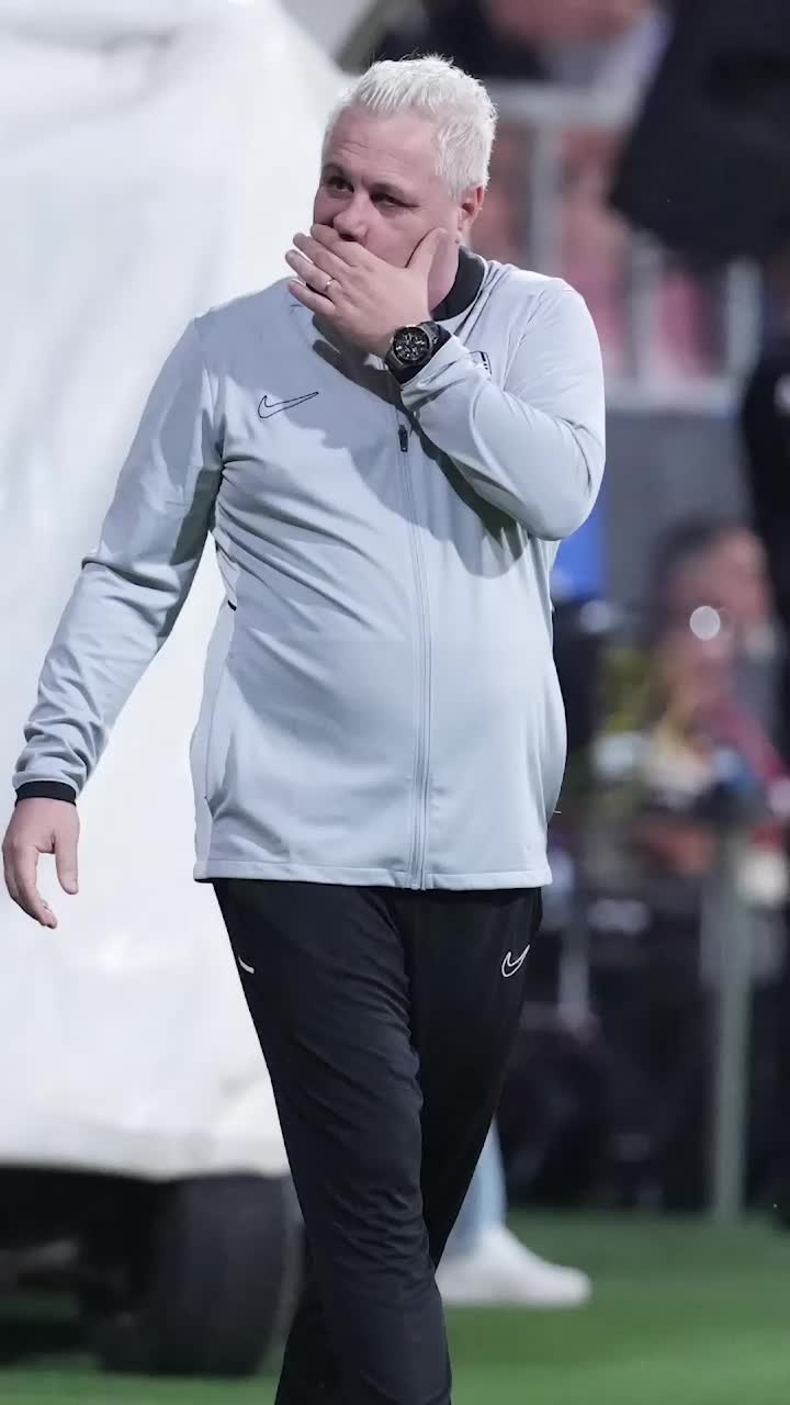 Șumudică a explodat pe bancă   FOTO.   Reacție vulgară  la debutul în noul mandat la CFR. Pe cine și-a vărsat nervii după primul gol primit
