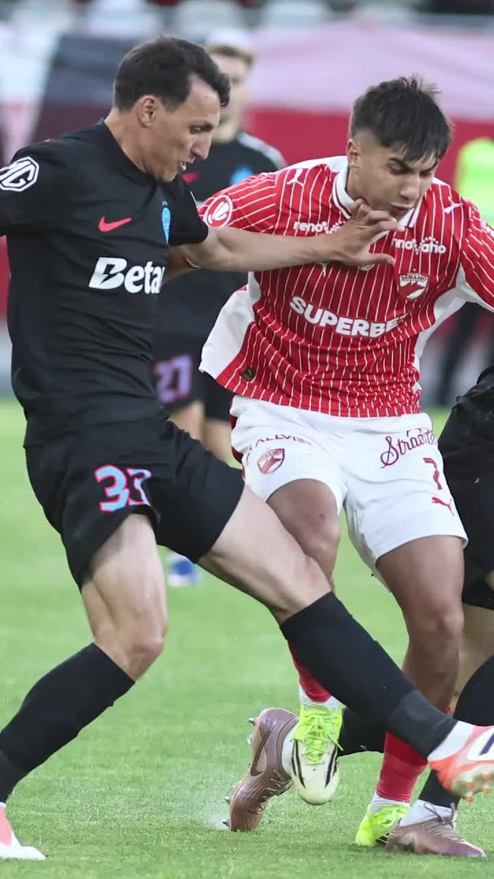 Privații: primii! Bugetarii: ultimii!  Discrepanță uriașă între rezultatele sportive din acest sezon în duelul  FCSB & Dinamo versus CSA Steaua & CS Dinamo