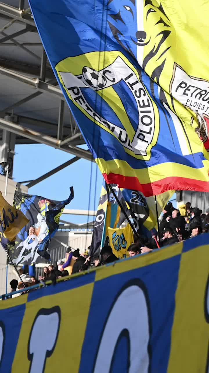 Rasism înainte de „Primvs Derby”    FOTO:  Mesajul afișat de  fanii Petrolului,    înaintea duelului cu Rapid din Liga 1