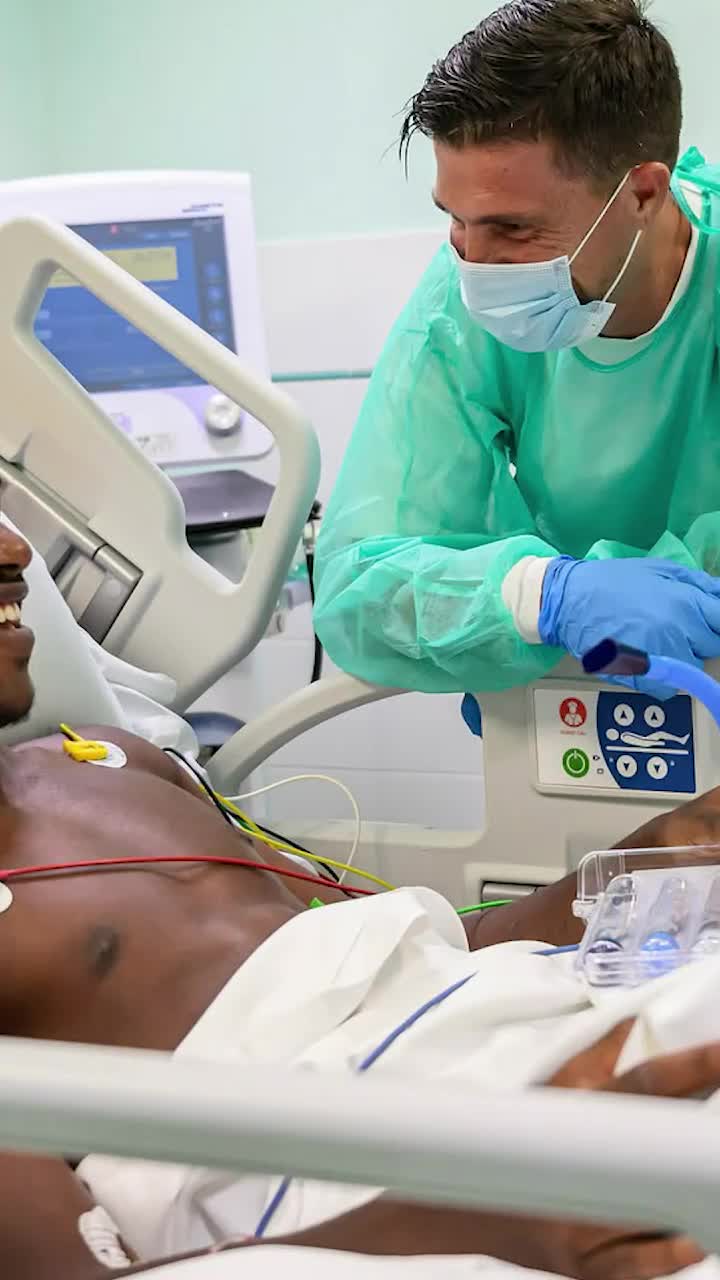 S-a trezit din comă    FOTO:  Jucătorul din Serie A care era aproape să se înece,  în stare stabilă  » Ce discuție a purtat cu doctorul