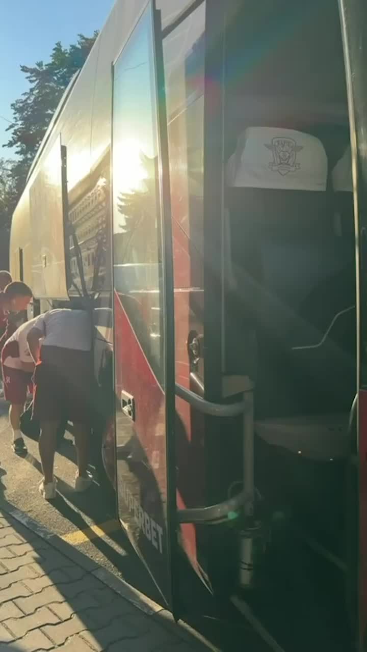 Exil pentru Pancu  Suspendarea i-a schimbat drumul!  Ce a făcut antrenorul Rapidului  după ce a ajuns la stadion