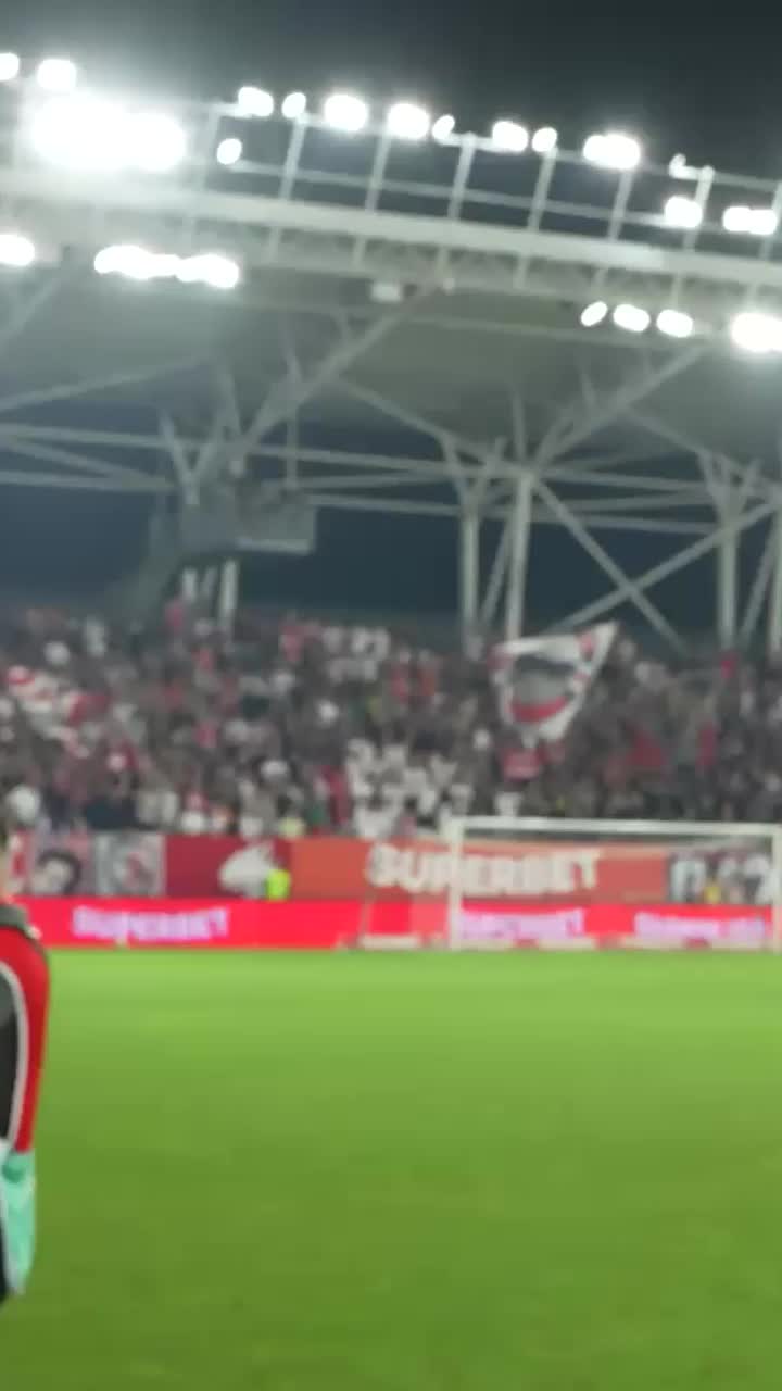 Nicolescu, apărat pe „Arc”   VIDEO.  Ce au făcut fanii lui Dinamo în momentul în care  galeria a început să-l înjure din nou