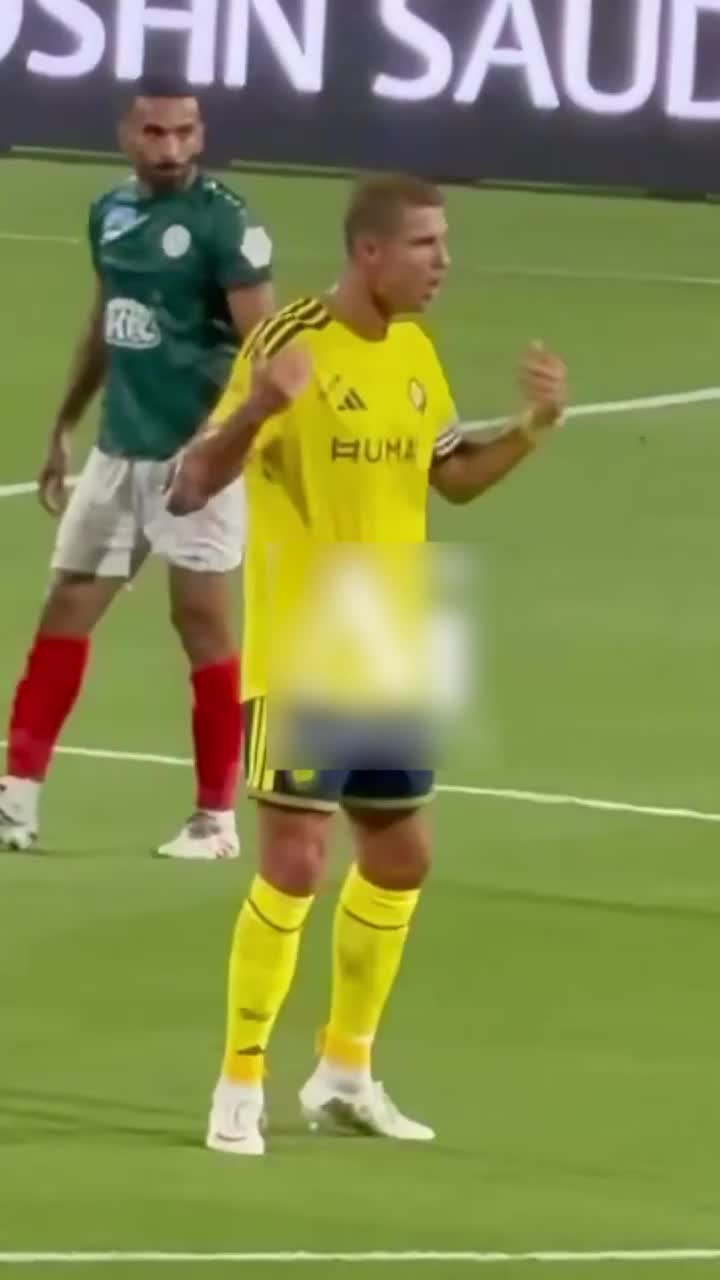 Cristiano Ronaldo și-a ieșit din minți   FOTO.  I-a certat pe coechipieri în plin meci și a plecat furios la vestiare:  n-a mai jucat în a doua repriză!