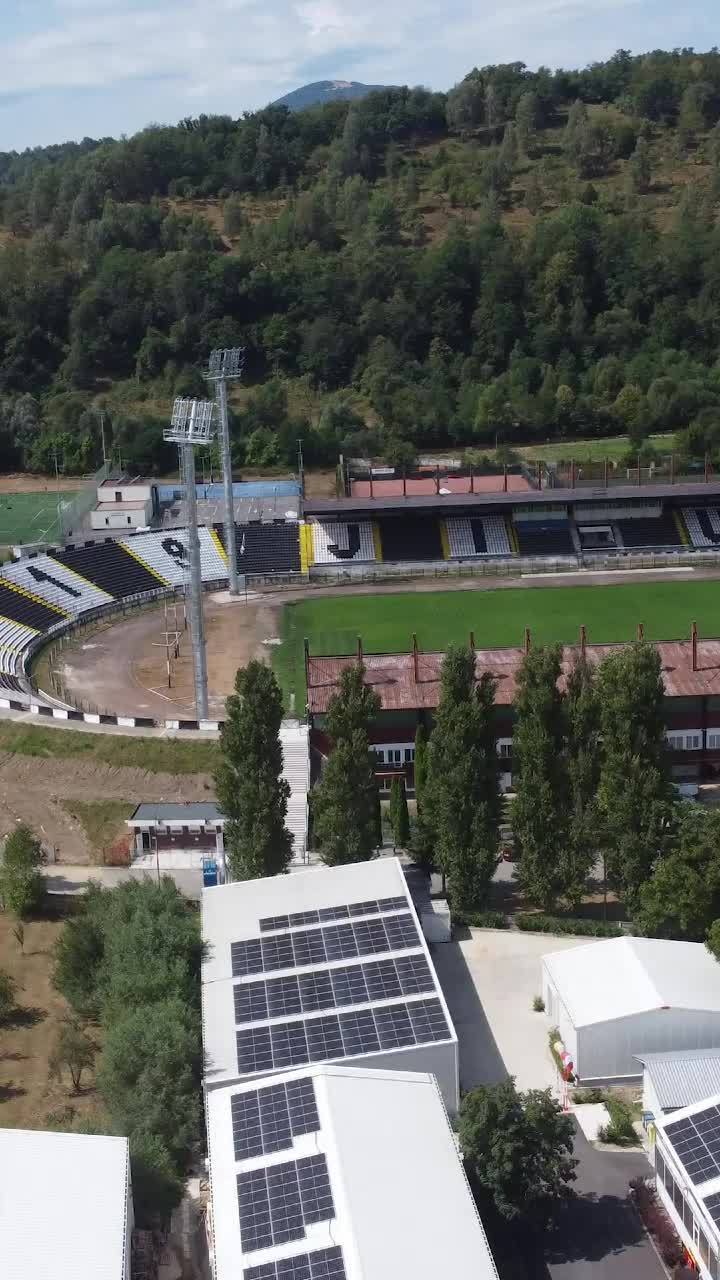 Resuscitarea unei arene ruginite VIDEO+FOTO: Reportaj la stadionul din Petroșani, renovat pentru a deveni &bdquo;casa&rdquo; Corvinului. După 19 ani, fotbal de Liga 1