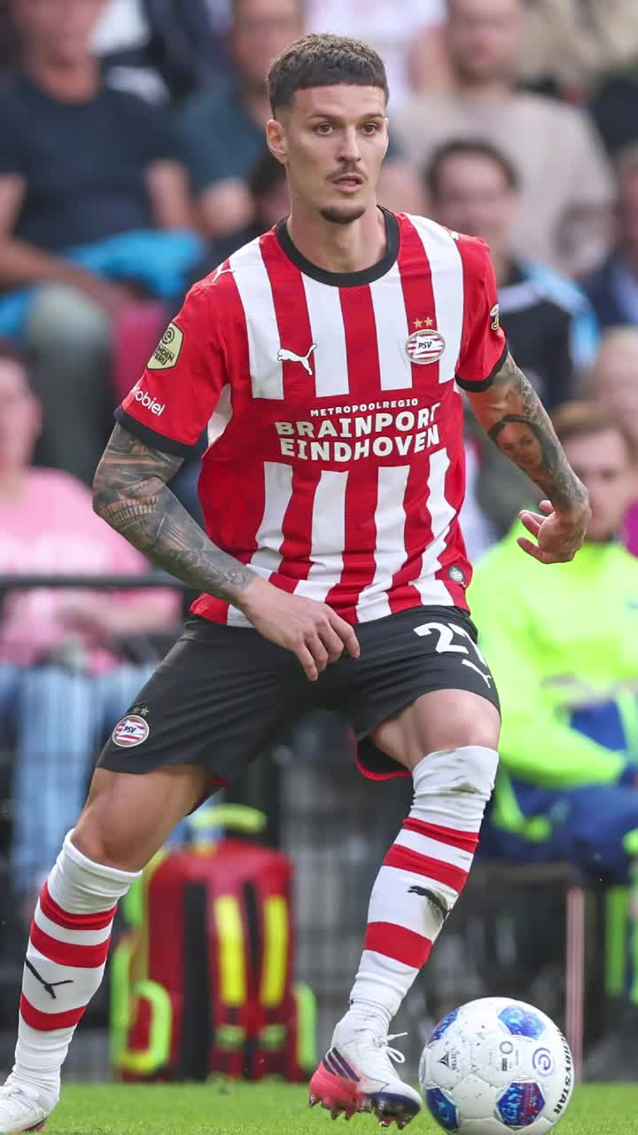 Decizia PSV în cazul Man  Ce vor să facă olandezii cu atacantul român ajuns  rezervă la Eindhoven