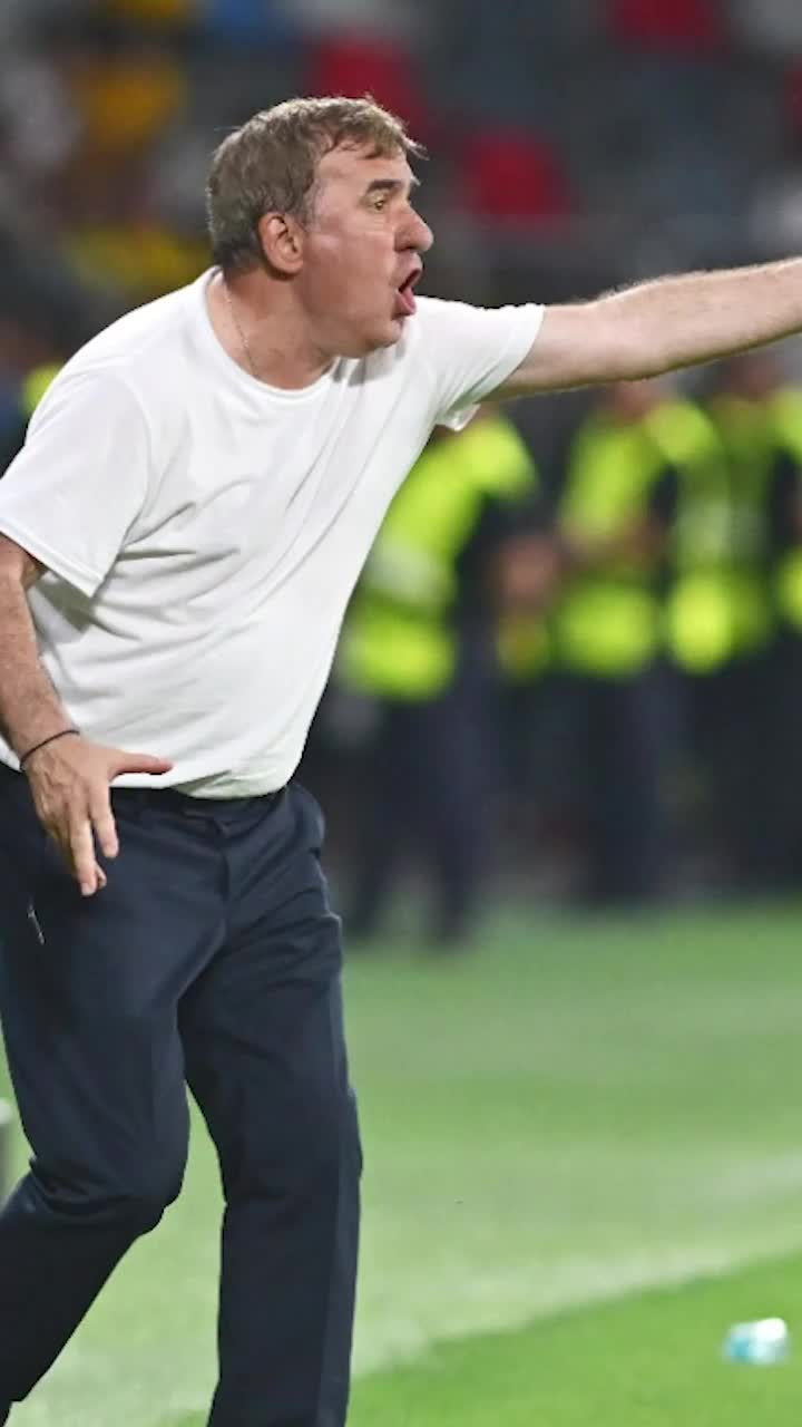 Dureri de cap pentru Hagi!   Mai mulți jucători de la națională au probleme.  Mai e o lună până la meciul cu Suedia!