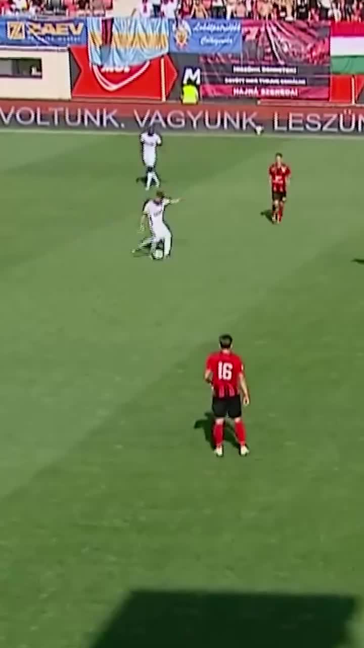 GOLAZO  VIDEO.  Mijlocașul  alungat de FCSB  a marcat un gol uluitor de la peste 30 de metri pentru CFR Cluj