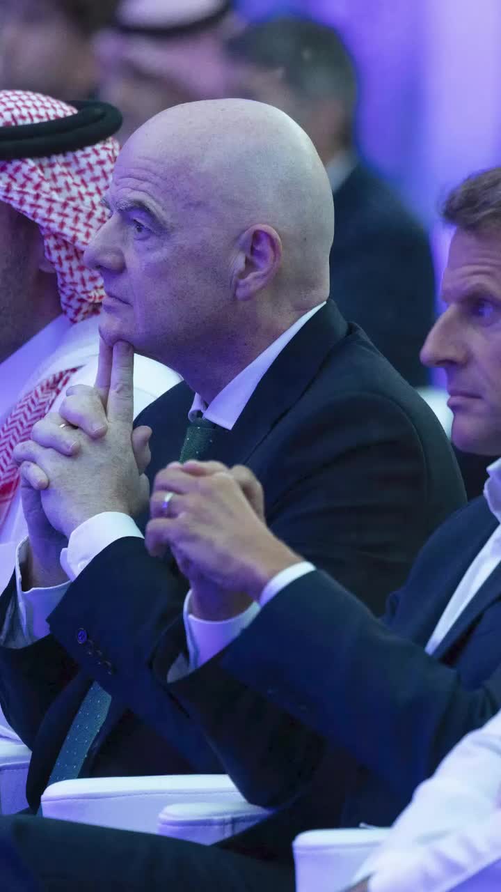Se apără cu banii FIFA!  Infantino folosește milioanele forului mondial ca  să-și spele imaginea . Întâlnire cu Macron și prințul controversat