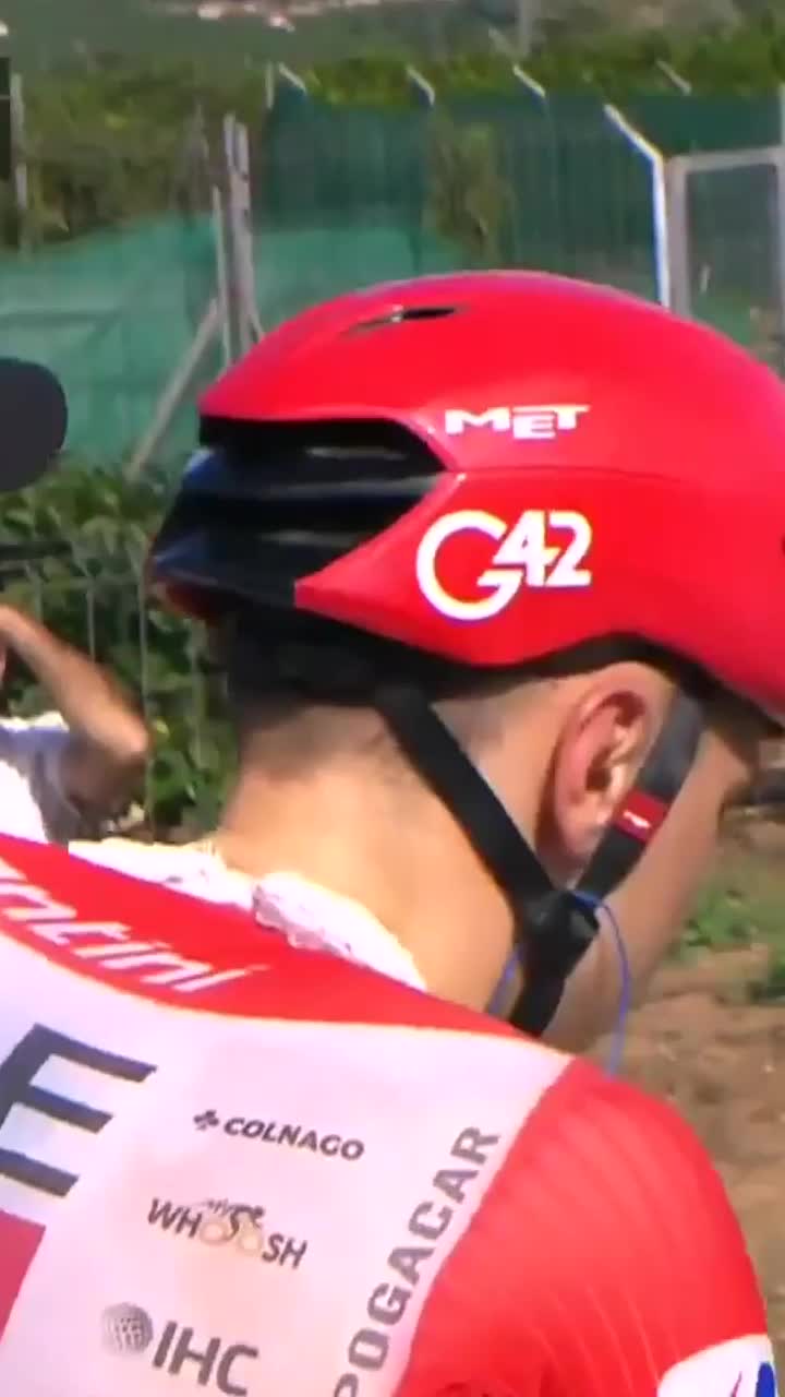 Pogacar, abadon! Luat cu salvarea   VIDEO+FOTO.  Plin de sânge după un  accident violent  în Turul Spaniei! Ce a provocat căzătura