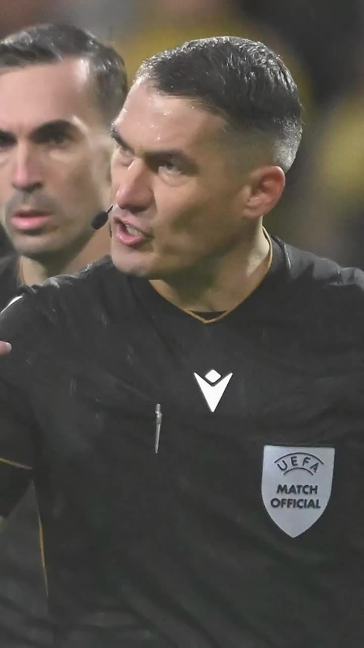 Kovacs s-a sucit!   FOTO-VIDEO.  Românul a dat penalty ieri  într-o situație identică  cu cea în care a refuzat un 11 metri la Barcelona - Atletico