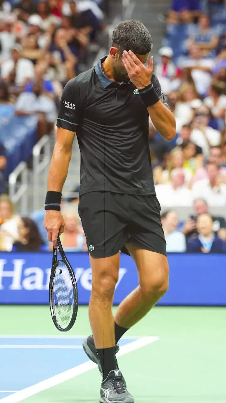 Djokovic a vomitat pe teren   FOTO.  Coșmar pentru sârb la US Open.  Nu s-a mai întâmplat asta de 20 de ani!  A izbucnit în plâns