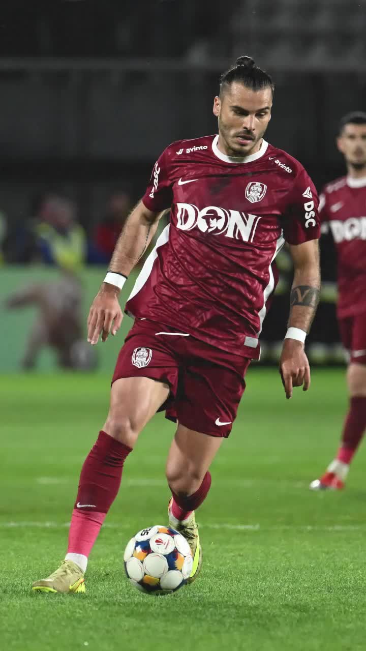 Bătaie pe Muhar   FCSB a reintrat pe fir  după despărțirea de Tănase! Luptă cu Craiova pentru semnătură
