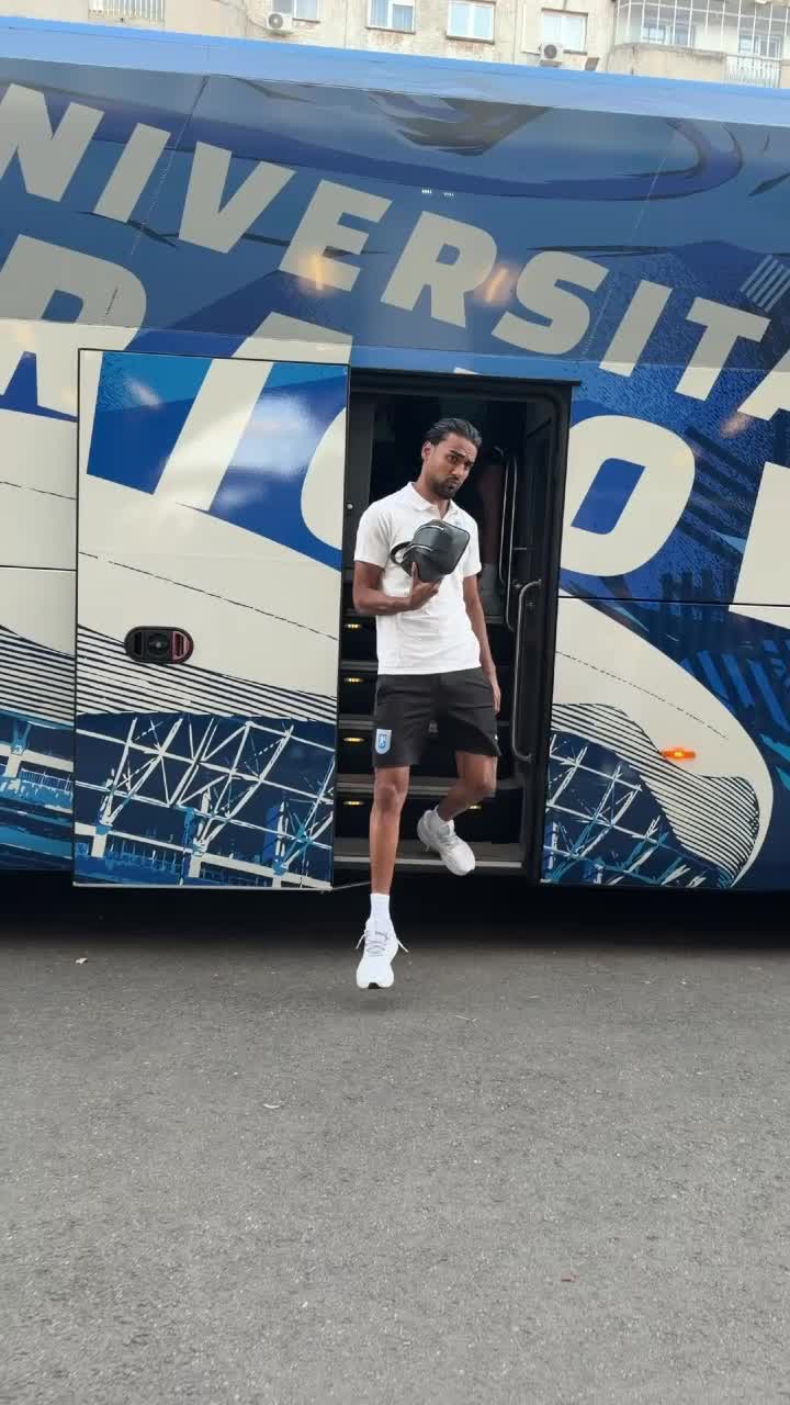 „Sunteți o rușine”    VIDEO.  Primire ostilă pentru  Craiova în Giulești:  „Nesimțiților, ați făcut țara de râs”