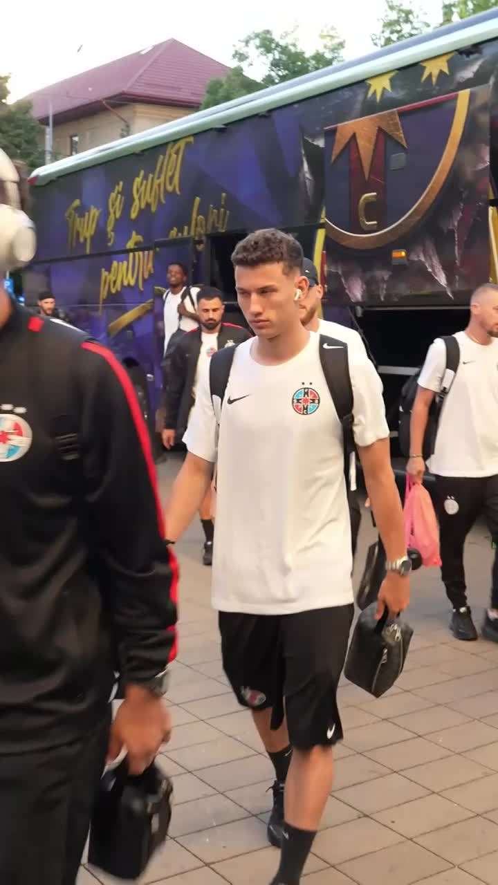 Nu l-au iertat pe Gnahore   VIDEO.  Ce au făcut fanii lui Dinamo în momentul în care mijlocașul  a coborât din autocarul FCSB