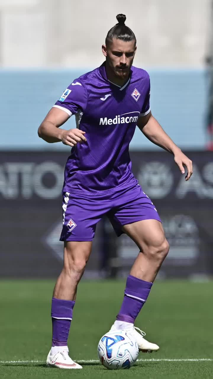 Continuă coșmarul pentru Drăgușin   FOTO.  Fundașul român  a dat o pasă de gol   în meciul cu Torino, dar Fiorentina a pierdut și e ultima în Serie A