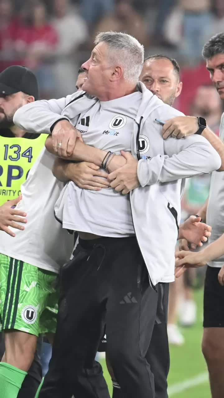 Bergodi, o nouă criză de nervi   FOTO:   A răbufnit  după o decizie controversată a arbitrului + Tensiuni cu Filipe Coelho