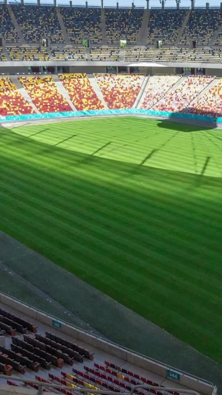 Liber la fotbal pe Arenă!   FOTO:  Cum arată  noul gazon  de pe cel mai mare stadion din România + Ce se întâmplă cu tabela