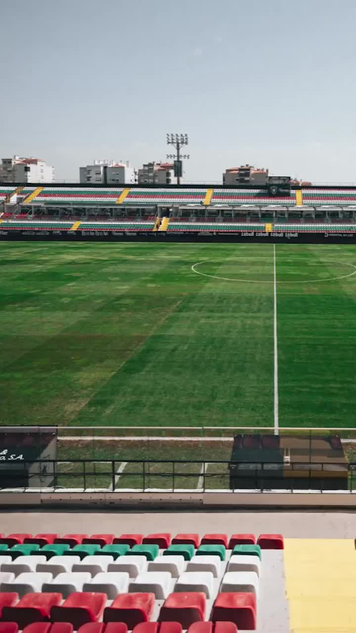 Stadion închis din cauza gazonului  Meciul a fost mutat pe altă arenă, deoarece  suprafața de joc periclitează integritatea fotbaliștilor