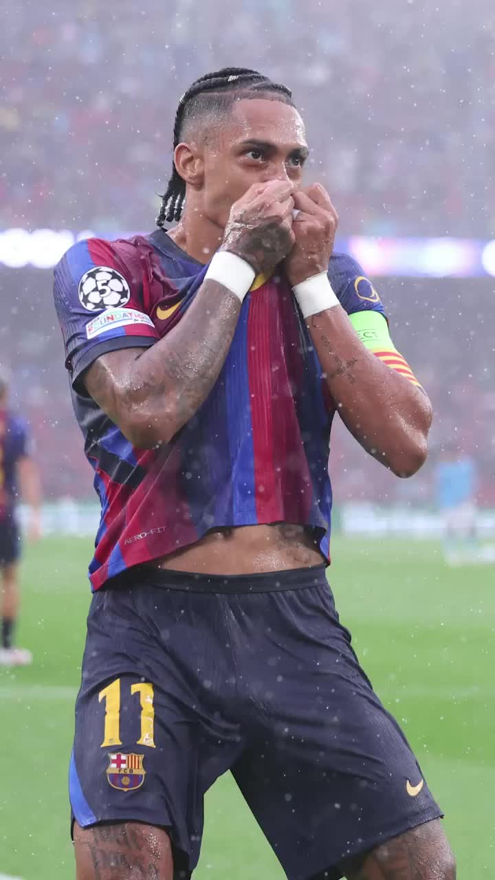 Raphinha a intrat în istorie   FOTO.  Brazilianul a bifat  o performanță incredibilă  la debutul Barcelonei în Liga Campionilor