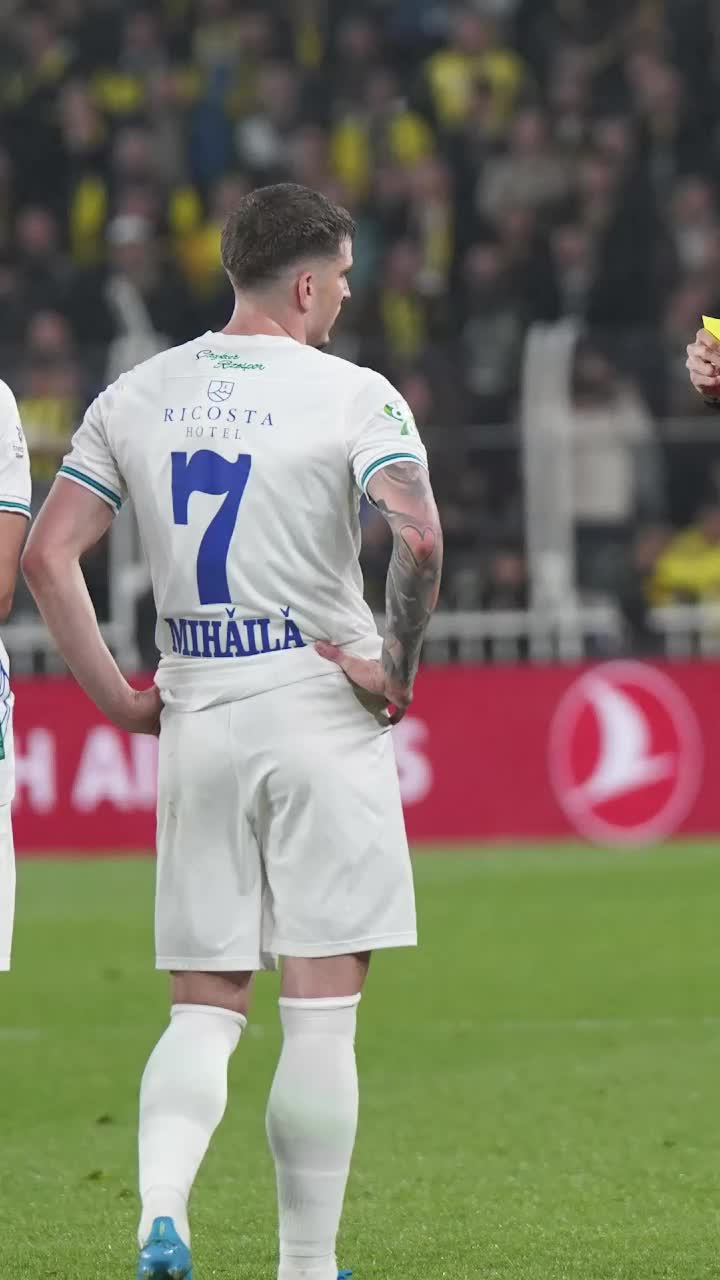 Mihăilă, eliminat!   FOTO:  A ratat cu poarta goală și a primit  „roșu” pentru un atac brutal