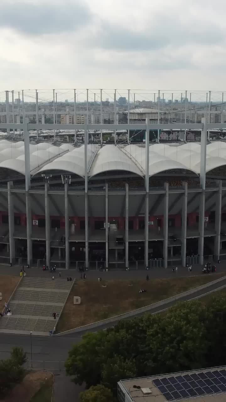Pe Arenă, după 5 luni!   VIDEO:   Gazon nou-nouț înainte de FCSB- Petrolul!  Comic Con încă e pe stadion! Imagini GOLAZO.ro cu suprafața de joc
