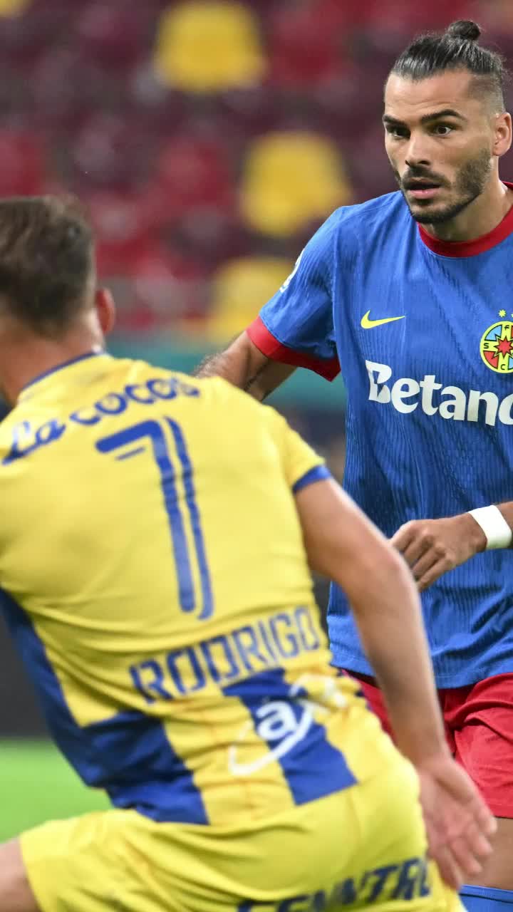 Debut cu ezitări   Muhar,  tratament în stilul Becali: gafă, galben și schimbare după doar 45 de minute