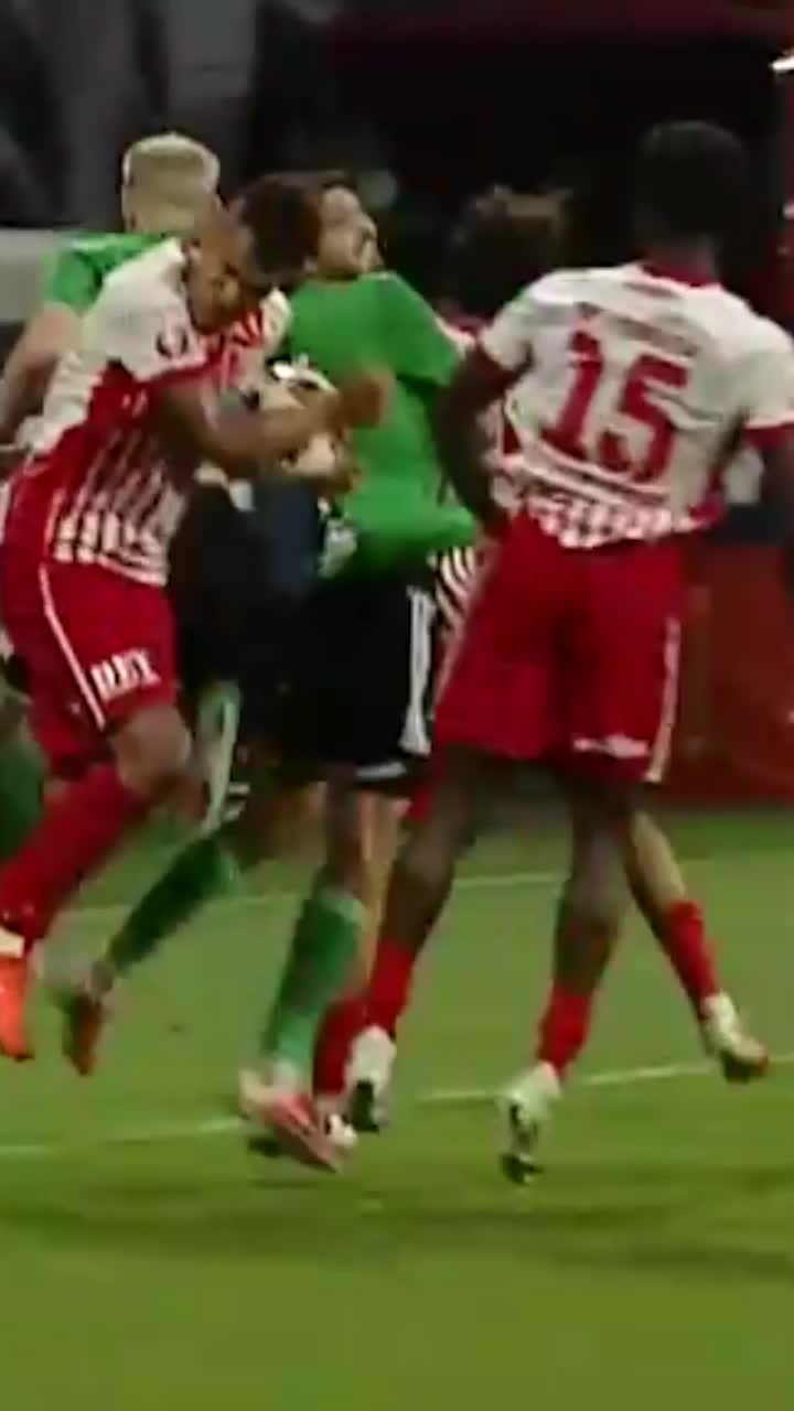 A fost sau nu henț?   FOTO.  UTA Arad, victorie după o  fază controversată  în meciul cu Sepsi! Ce spune regulamentul