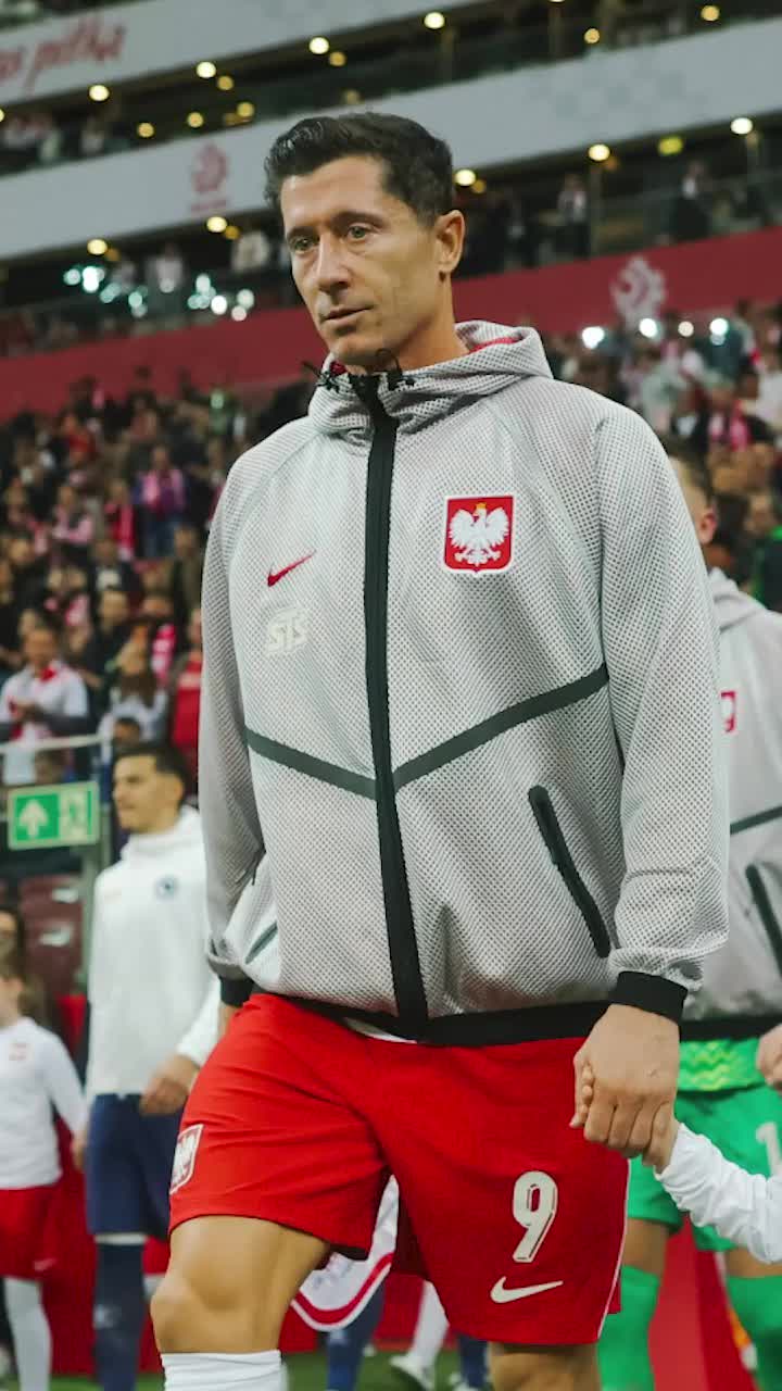 Șocanta Polonia  Ce se întâmplă la viitorii rivali.  Președintele filmat beat a schimbat copilul  lui Lewandowski în tunel