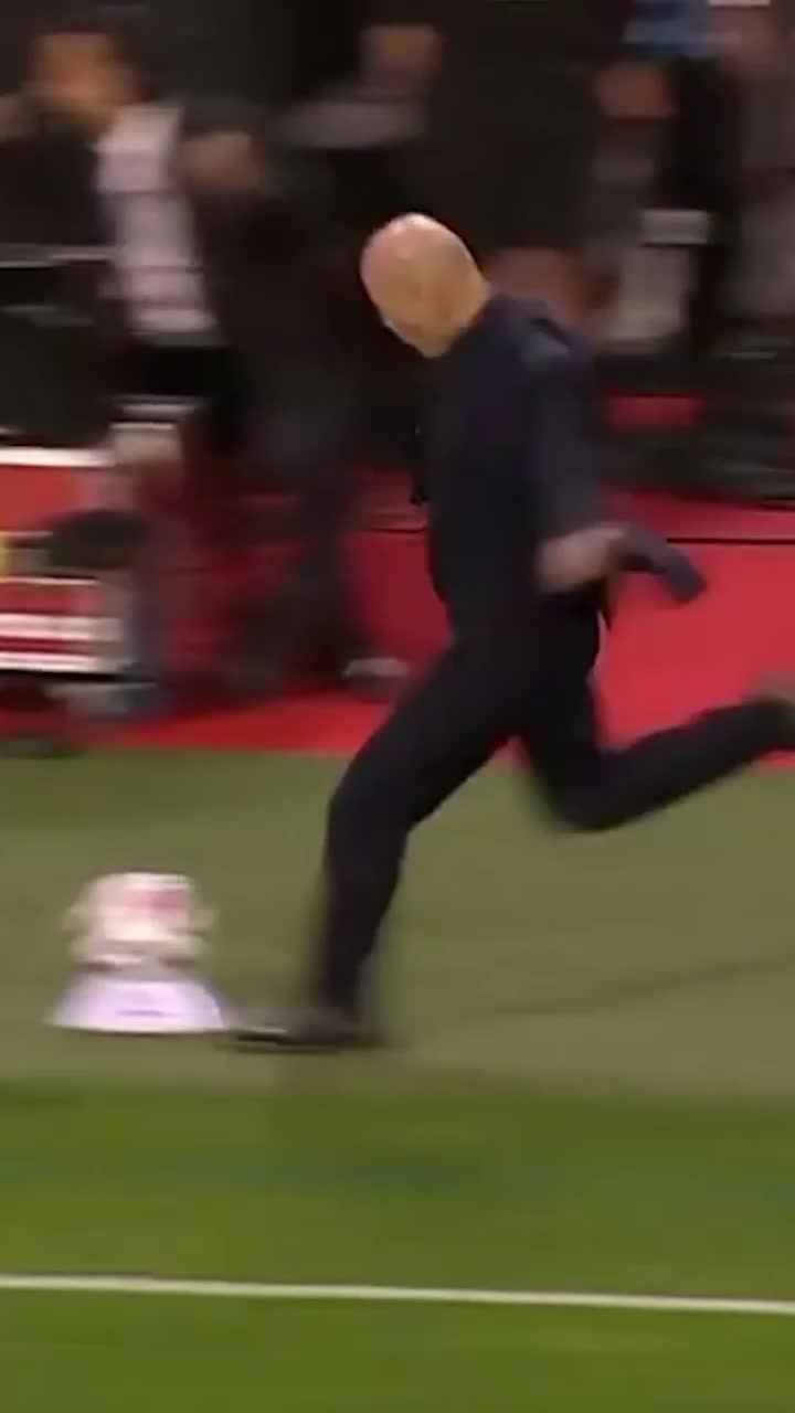 Explozia lui Zidane   FOTO:  Cum a reacționat selecționerul Franței după  cursa senzațională  a lui Olise: „Mi-am spus: «O să înscrie!»”