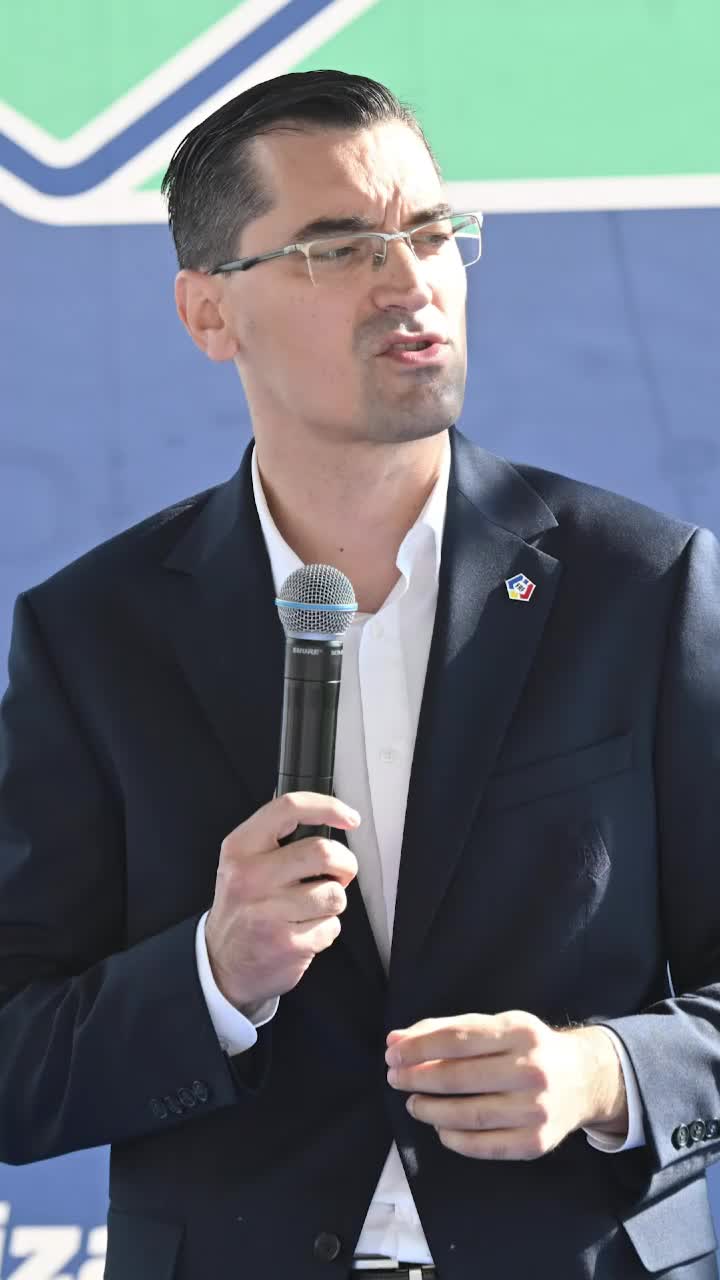 alt-text