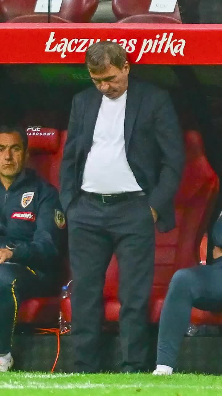 „Hagi ne-a mințit atâția ani”  Analiză fără menajamente după  Polonia - România 6-0:  „Cei mai scumpi jucători ai noștri au fost jaloane”