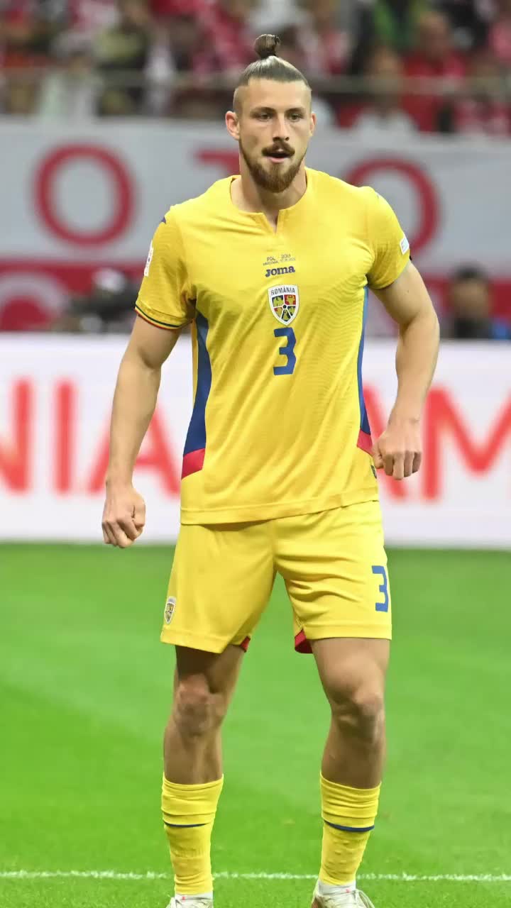 A dat de pâmânt cu Drăgușin  Făcut praf de fostul selecționer după  eliminarea  din Polonia - România 6-0: „Când aleargă, seamănă cartofi”